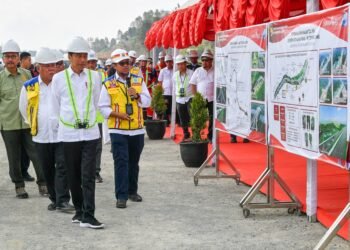 Tinjau Pembangunan Jalan Tol IKN, Presiden: Diharapkan Juni 2024 Bisa Dipakai
