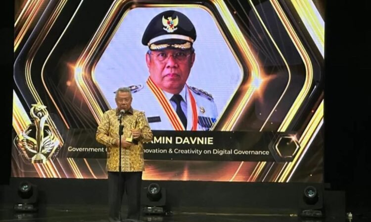 Wali Kota Tangsel Benyamin Raih Penghargaan Government Officer for Innovation & Creativity di People of The Year 2023