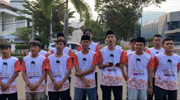 Gandeng Anak Muda Hingga Santri, Almijan Door To Door Kampanyekan Ganjar-Mahfud