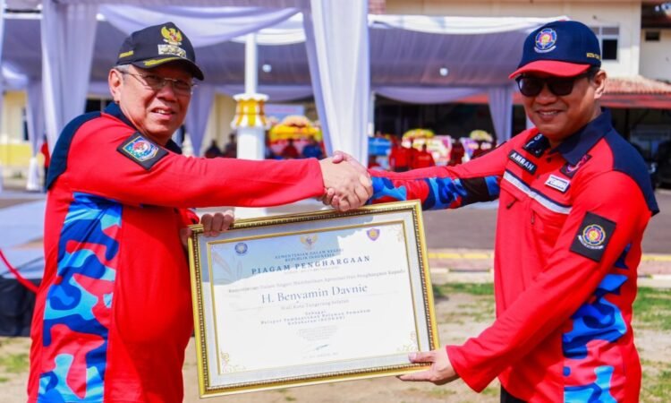 Bentuk 1.500 Relawan Pemadam Kebakaran, Benyamin Raih Penghargaan dari Kemendagri