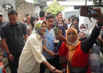 Blusukan Bareng Gibran, Airin Rachmi Diany Ke Warga: Mohon Doanya