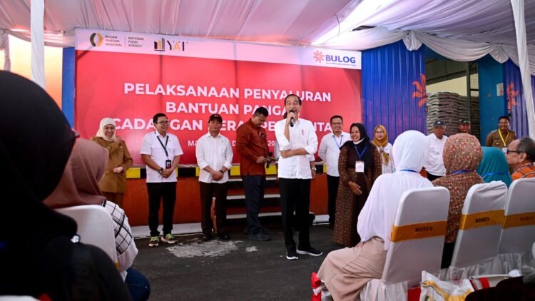 Bagikan Bantuan Pangan CBP, Presiden: Jika APBN Cukup Akan Dilanjutkan