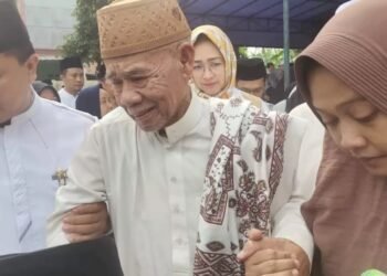 Istri Ketua MUI Tangsel Meninggal Dunia, Benyamin Hingga Airin Rachmi Diany Iringi Prosesi Pemakaman