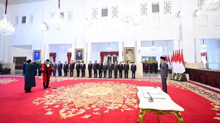 Presiden Jokowi Saksikan Pengucapan Sumpah Ridwan Mansyur sebagai Hakim Konstitusi