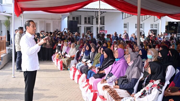 Presiden Jokowi Salurkan BLT El Nino untuk Dorong Daya Beli Masyarakat
