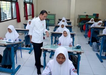Presiden Jokowi Sapa Siswa dan Cek Kegiatan Pembelajaran di SMKN 1 Kedungwuni