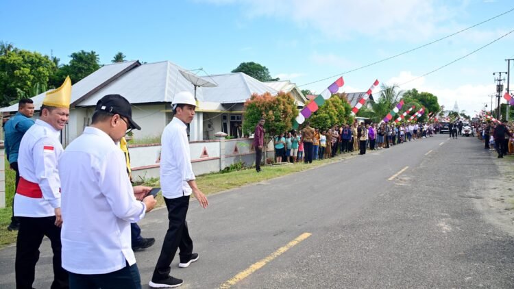 Tinjau Jalan Lingkar Talaud, Presiden: Perlancar Urusan Logistik dan Konektivitas