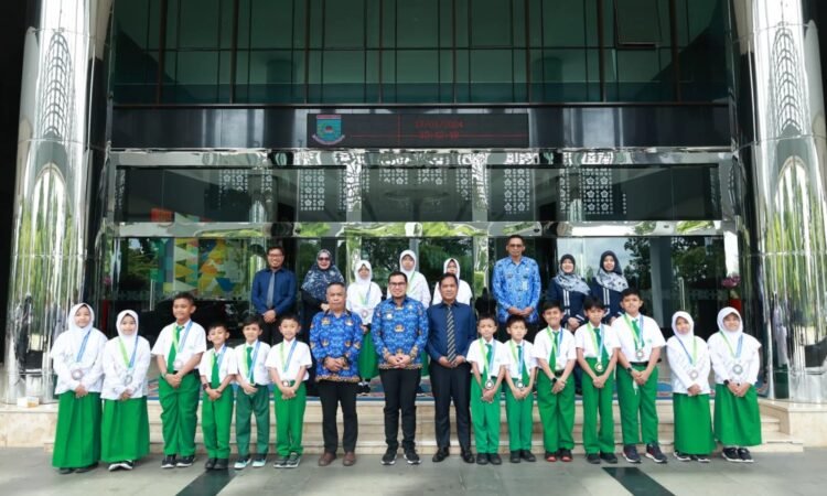 Beri Dukungan dan Motivasi, Pilar Lepas 16 Peserta Asal Tangsel untuk Mengikuti Olimpiade Matematika Tingkat Asia