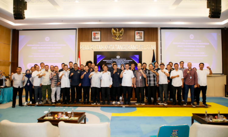 Dihadiri Sekda Bambang Noertjahjo, Kepengurusan PWI Tangsel Periode 2023-2026 Resmi Dilantik