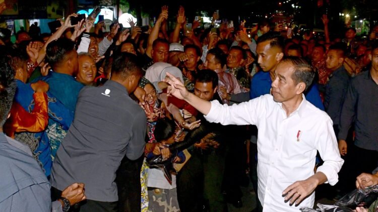 Antusiasme Warga Salatiga Sambut Presiden Jokowi dan Ibu Iriana