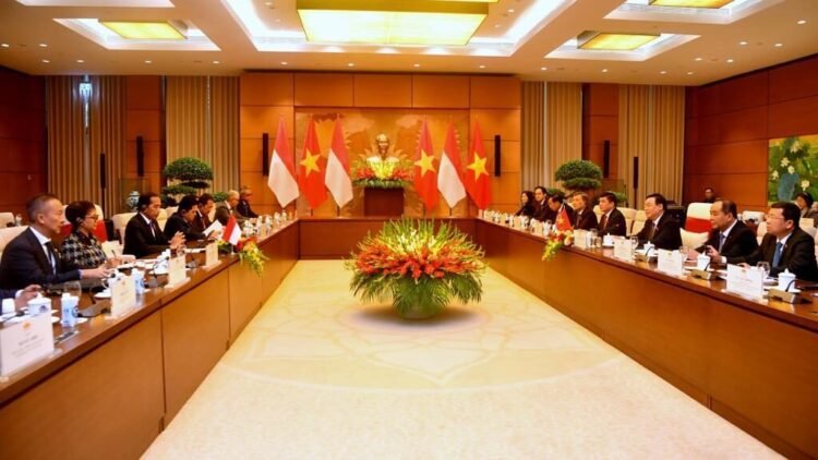 Bertemu Ketua Majelis Nasional Vietnam, Presiden Jokowi Bahas Kerja Sama Energi Terbarukan hingga Antarparlemen