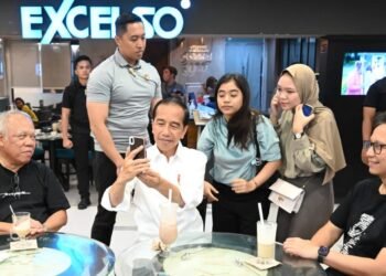 Ngopi di Malioboro, Presiden Jokowi Jadi Rebutan Selfie