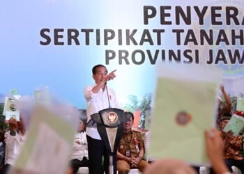 Presiden Jokowi Bagikan Sertifikat Tanah bagi Masyarakat di Jawa Tengah