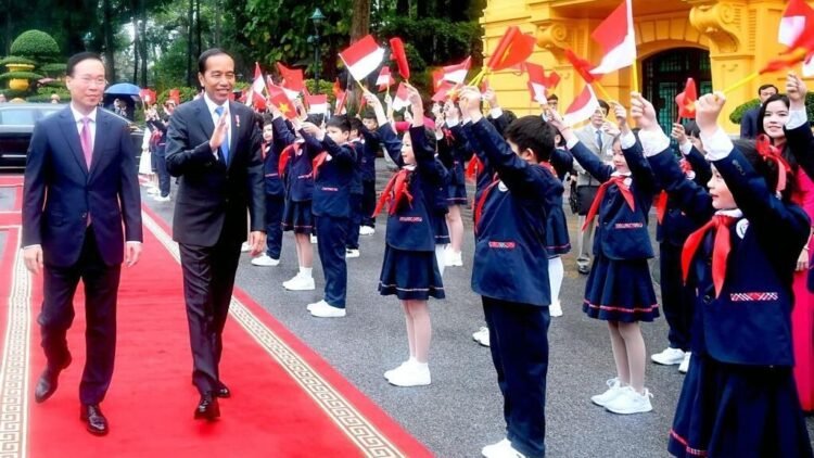 Presiden Jokowi Disambut Upacara Kenegaraan di Hanoi