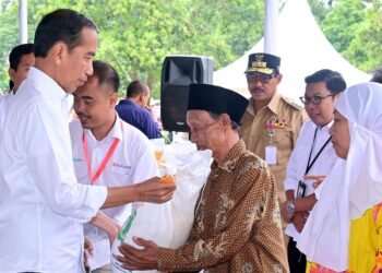 Presiden dan Ibu Iriana Cek Penyaluran Bantuan Pangan di Kota Salatiga