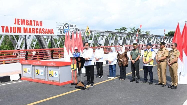 Resmikan Tiga Jembatan di Jawa Tengah, Presiden: Mobilitas Makin Aman dan Cepat