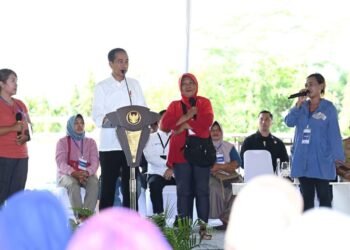 Semangat Para Ibu Nasabah Mekaar Angkat Ekonomi Keluarga