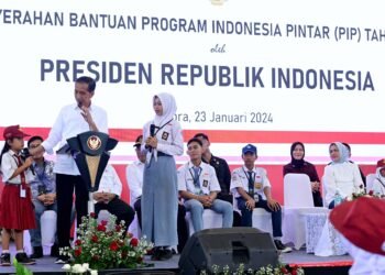 Serahkan Bantuan Program Indonesia Pintar, Presiden: Semua Harus Sekolah