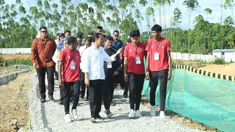 Tinjau Pusat Pelatihan PSSI, Presiden Jokowi: Mei Selesai, Juni Dipakai