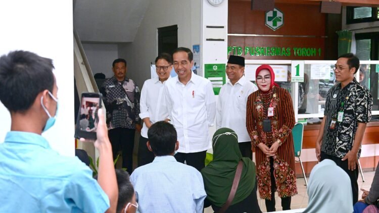 Tinjau Puskesmas Toroh 1, Presiden Pastikan Tiap Puskesmas Miliki Alat USG Kehamilan