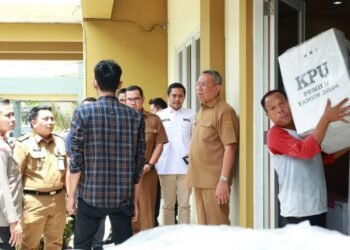 Benyamin-Pilar Cek Kesiapan Logistik KPU Jelang Pemungutan Suara