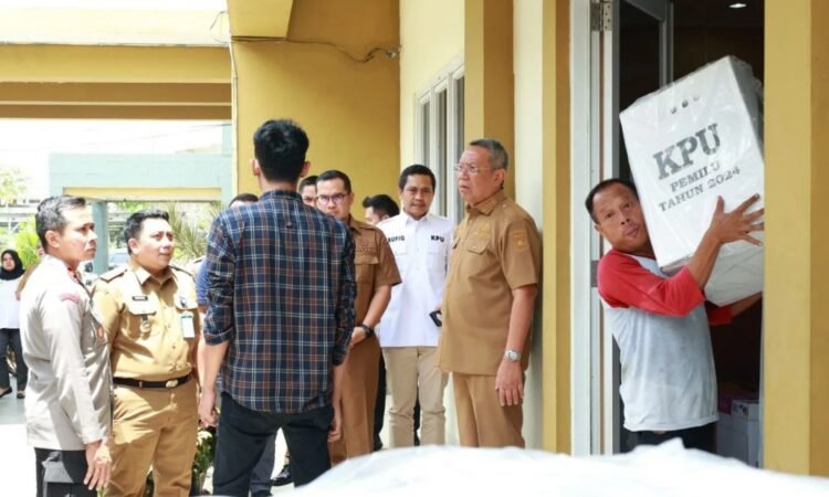 Benyamin-Pilar Cek Kesiapan Logistik KPU Jelang Pemungutan Suara