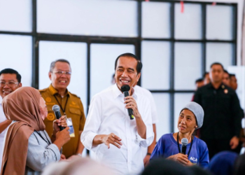 Benyamin Dampingi Presiden Jokowi Serahkan Bantuan Pangan di Tangsel