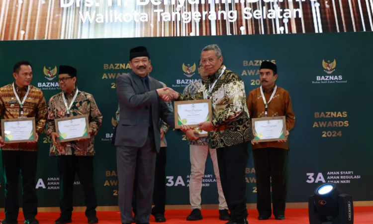 Benyamin Raih Penghargaan dari Baznas Sebagai Kepala Daerah Pendukung Pengelolaan Zakat Terbaik