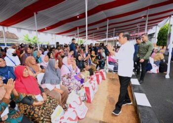 Pakar Minta Jokowi Setop Politisasi Bansos