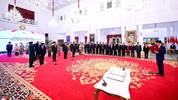 Presiden Jokowi Lantik Anggota Komisi Kejaksaan di Istana Negara