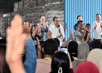 Presiden Jokowi Serahkan Bantuan Pangan kepada Warga Kabupaten Bekasi