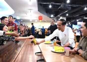 Saat Presiden Jokowi “Diserbu” Masyarakat Kota Manado