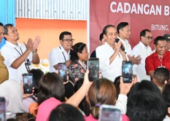 Serahkan Bantuan Pangan Beras di Kota Bitung, Presiden Jokowi Dorong Semangat Warga