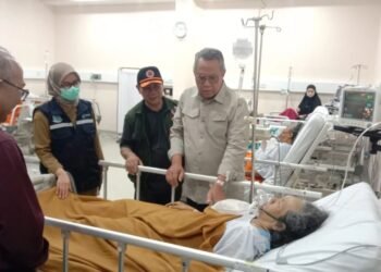 Tiba di Cirebon, Benyamin Langsung Kunjungi Korban Kecelakaan Bus di RS Mitra Plumbon