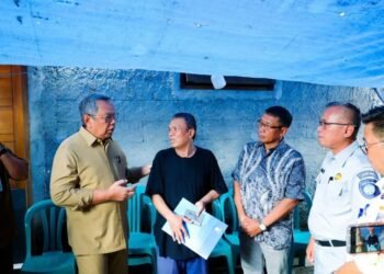 Benyamin Serahkan Santunan Kematian Jasa Raharja kepada Korban Kecelakaan Bus di Tol Cipali