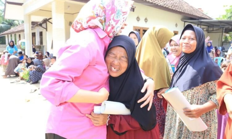 Emak-emak di Lebak Kagumi Keramahan Airin