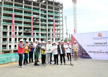 Presiden Jokowi Lakukan Topping Off Hunian ASN dan Hankam di IKN