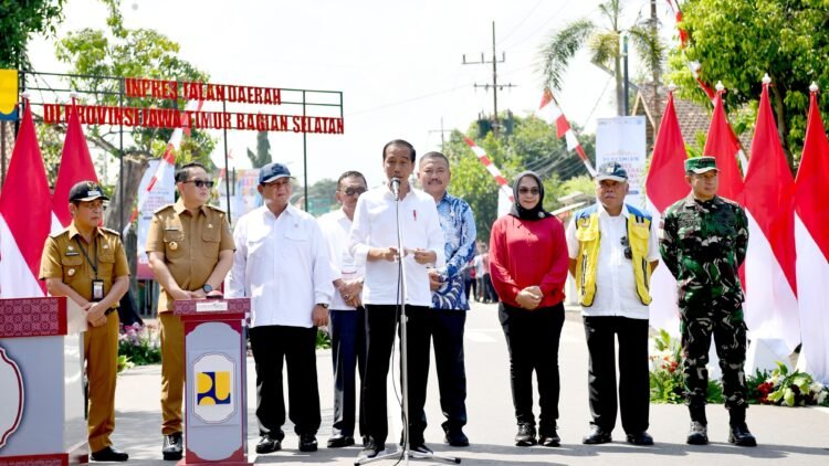 Presiden Jokowi Resmikan Inpres Jalan Daerah Provinsi Jawa Timur Bagian Selatan