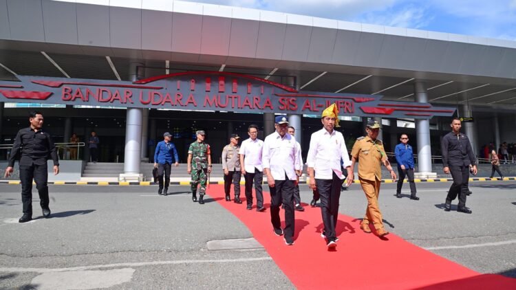 Presiden Jokowi Resmikan Rekonstruksi Bandara Mutiara SIS Al-Jufri dan Tiga Bandara Lainnya