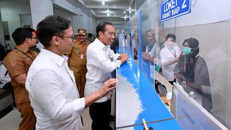 Presiden Jokowi Tinjau Fasilitas dan Layanan Kesehatan di RSUD Mokopido Tolitoli
