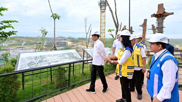 Presiden Jokowi Tinjau Kantor Presiden di IKN, Progres Pembangunan Capai 74 Persen