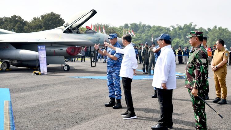Presiden Jokowi Tinjau Kesiapan Alutsista di Pangkalan TNI AU Iswahjudi