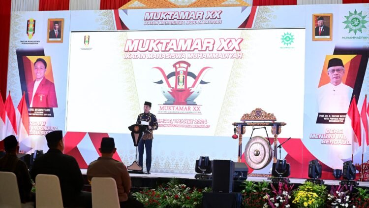 Presiden Tekankan Pentingnya Hilirisasi dan Kehati-hatian Mengelola Ekonomi di Muktamar IMM XX
