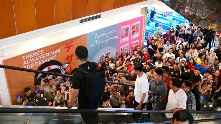 Saat Presiden Jokowi bersama Para Menteri Ngopi Bareng dan Sapa Masyarakat di Pontianak