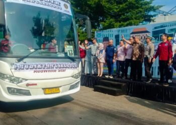 Benyamin Lepas Ratusan Peserta Mudik Gratis Pemkot Tangsel