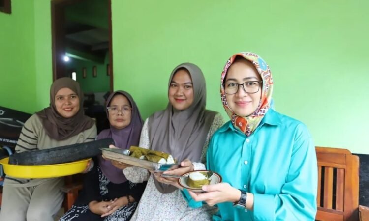 Silaturahmi ke Lebak, Airin Rachmi Diany Disuguhi Makanan Khas Leumeung