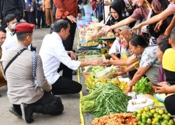Kunjungi Pasar Muara Bungo, Presiden Tekankan Pentingnya Revitalisasi Pasar