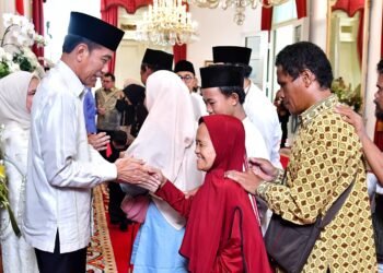 Momen Kebersamaan Presiden Jokowi dan Masyarakat pada Idulfitri 1445 Hijriah