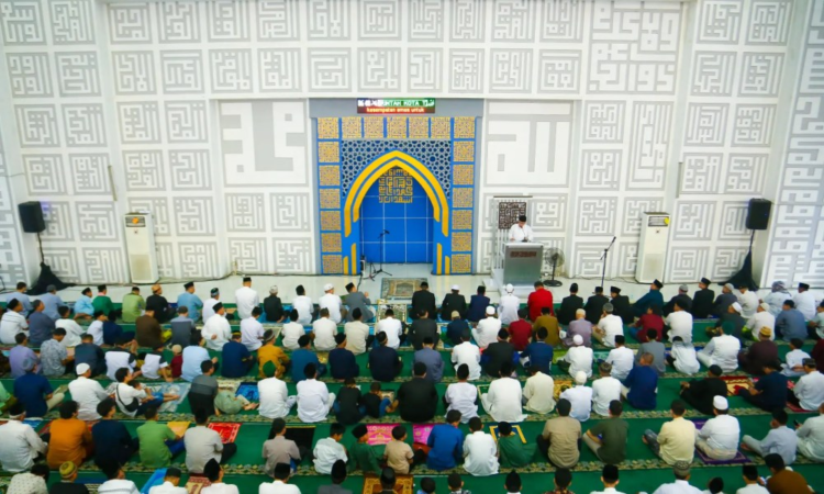 Pemkot Tangsel Gelar Salat Idulfitri 1445 Hijriah di Dua Lokasi, Benyamin di Islamic Center Baiturrahmi, Pilar di Masjid Al Ithisom