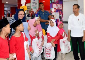Presiden Jokowi Bagi Kebahagiaan Lebaran Bersama Anak Yatim Piatu